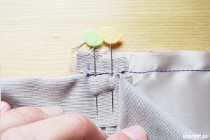 detalle de costura lateral de bolsillo ribeteado fijado con alfileres de patchwork con forma de pajaro